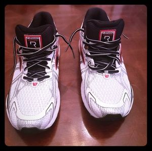 Brooks Mens size 10 shoes